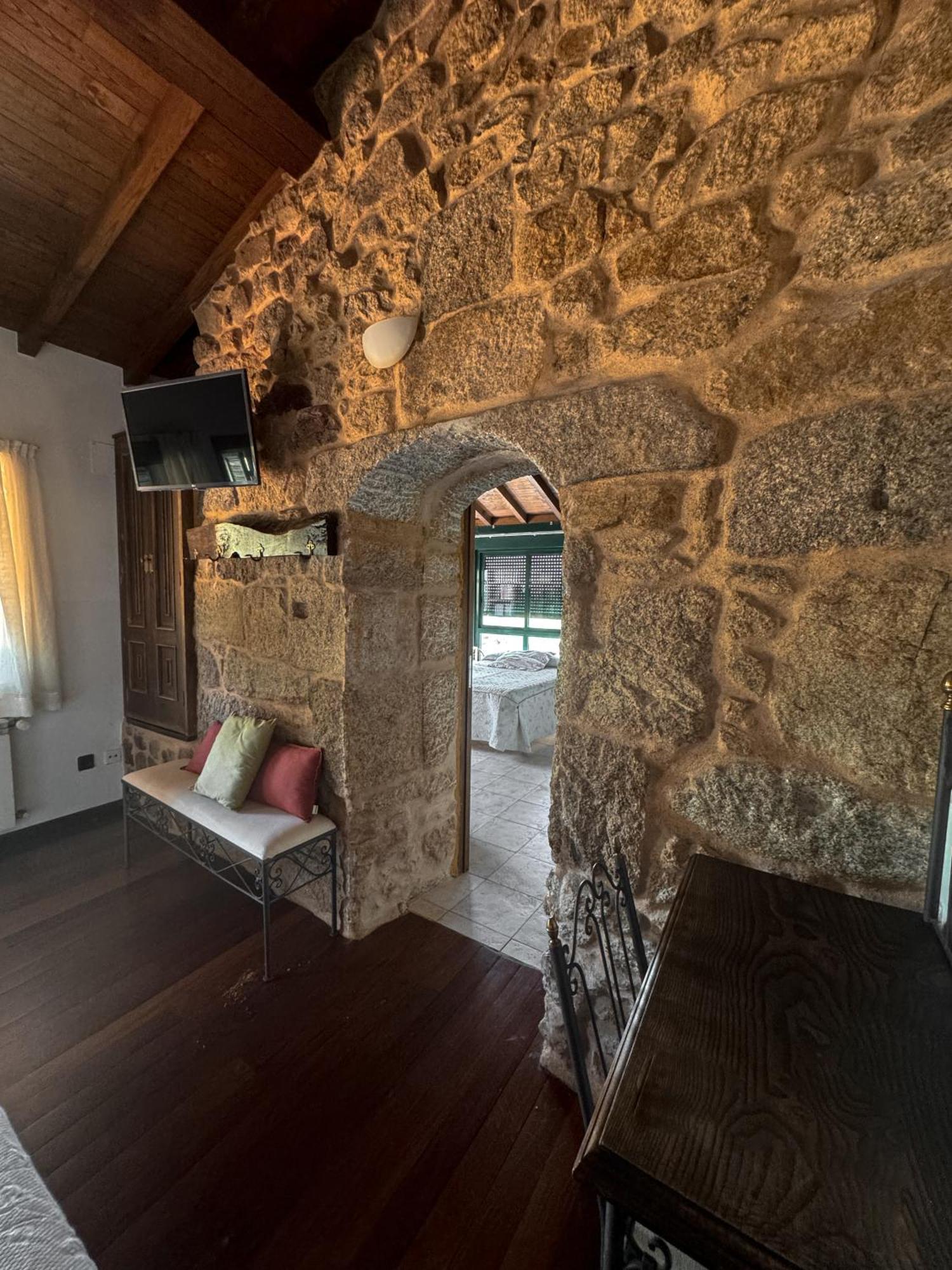 Aldea Figueiredo Guest House โอว์เรนเซ ภายนอก รูปภาพ