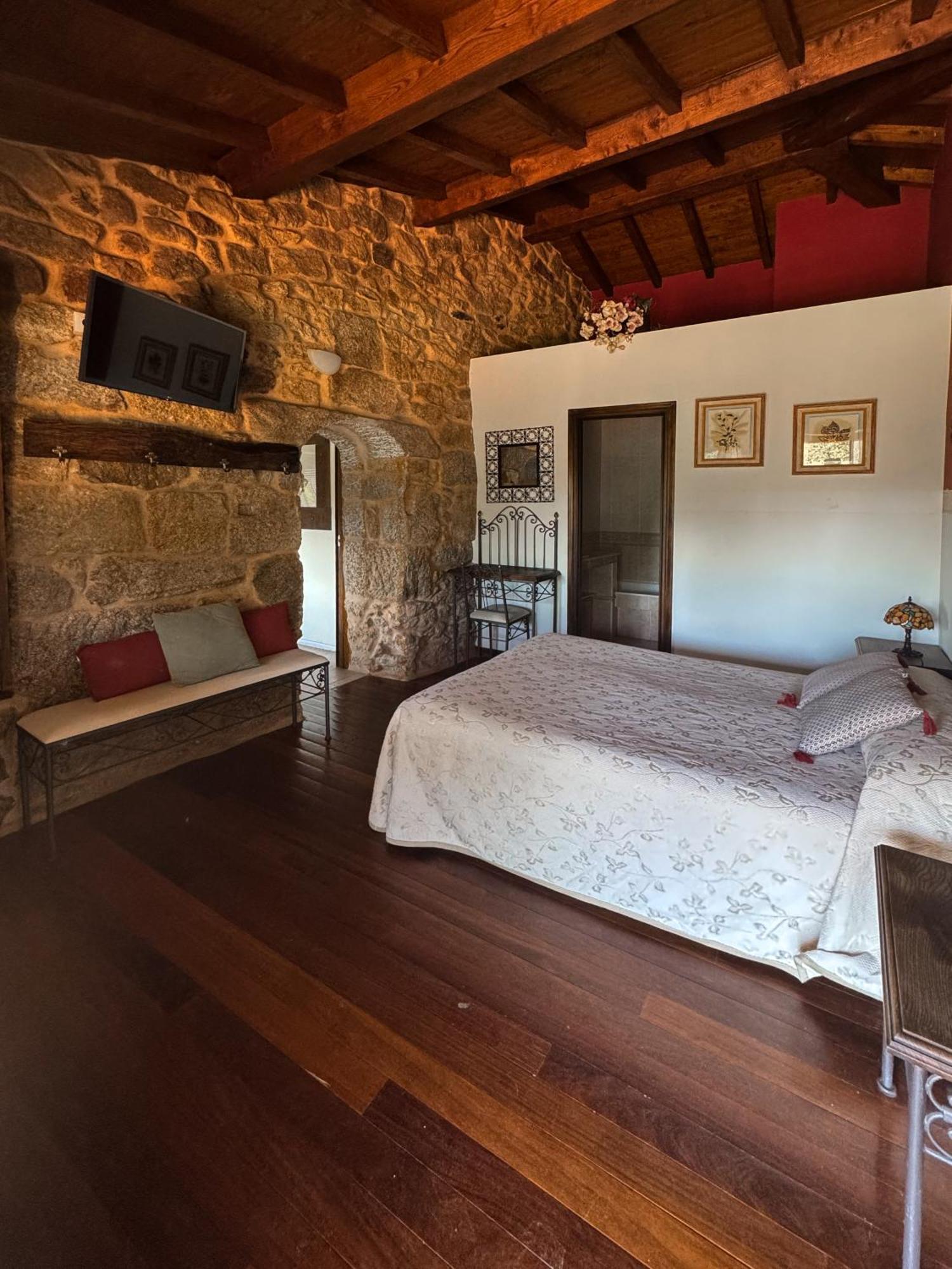 Aldea Figueiredo Guest House โอว์เรนเซ ภายนอก รูปภาพ